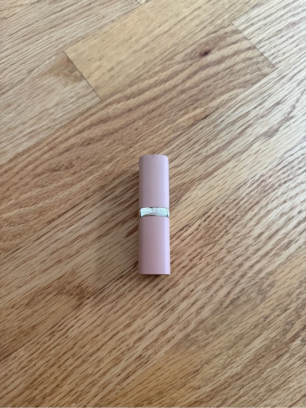 L'Oreal Paris Colour Riche Lipstick - 570 Worth It Intense brown lipstick